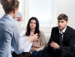 Недвижимость покупали в браке, а собственник по документам только один супруг: чем это грозит второму супругу