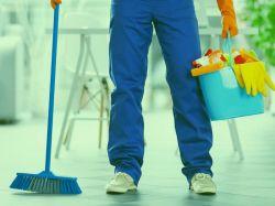 Когда управляющая компания должна оплатить собственнику уборку и ремонт квартиры: новые решения судов