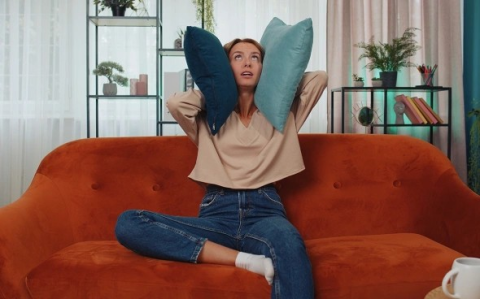 Что делать, если соседи шумят днем, и куда обращаться с жалобой