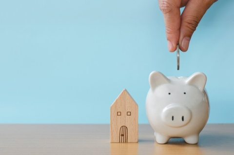 Молодые люди начинают копить на первоначальный взнос по ипотеке со школы