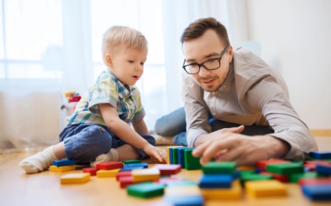 Отцовский капитал: кто может получить и на что потратить почти ₽1 млн