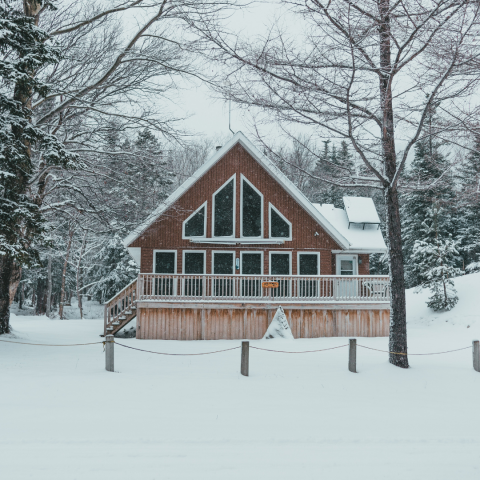 Когда лучше покупать загородную недвижимость?