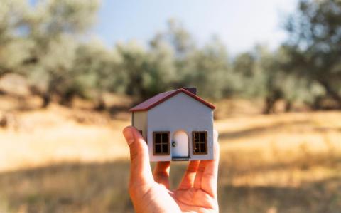 В Думу внесли проект об упрощенном оформлении бесхозной недвижимости