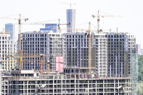 ДОМ.РФ: каждая пятая семья готова покупать жилье на стадии котлована