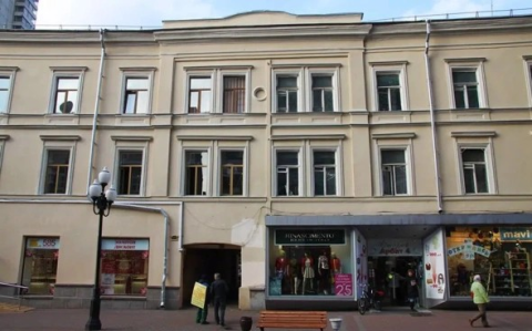На Арбате выставили на аукцион 9-комнатную квартиру в доме-памятнике