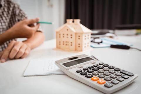 Президент просит кабмин не продлевать мораторий на штрафы для застройщиков