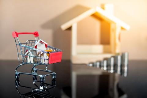 Инвесторы за год сократили вложения в недвижимость на 8%