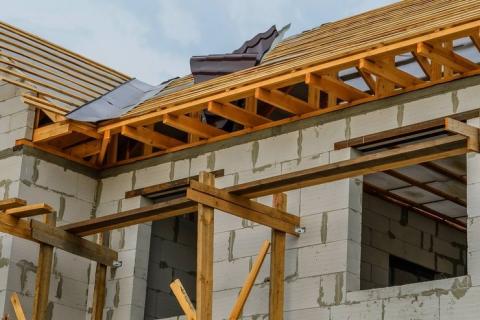 В Госдуме предложили распространить семейную ипотеку на строительство домов своими силами