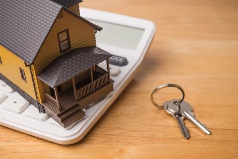 Самозанятые смогут взять льготную ипотеку через микрокредитные организации