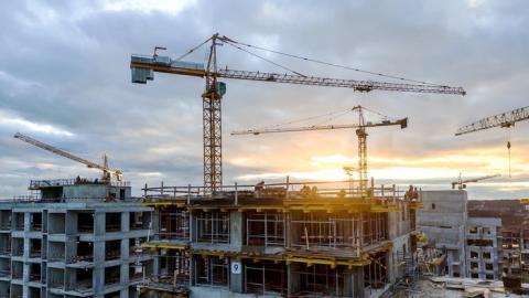 Доля сданных с задержками новостроек за год выросла вдвое