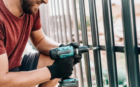 Самый дешевый вариант забора: 5 идей