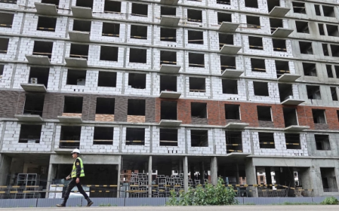 В России вернули мораторий на штрафы застройщикам: в чем риски дольщиков 